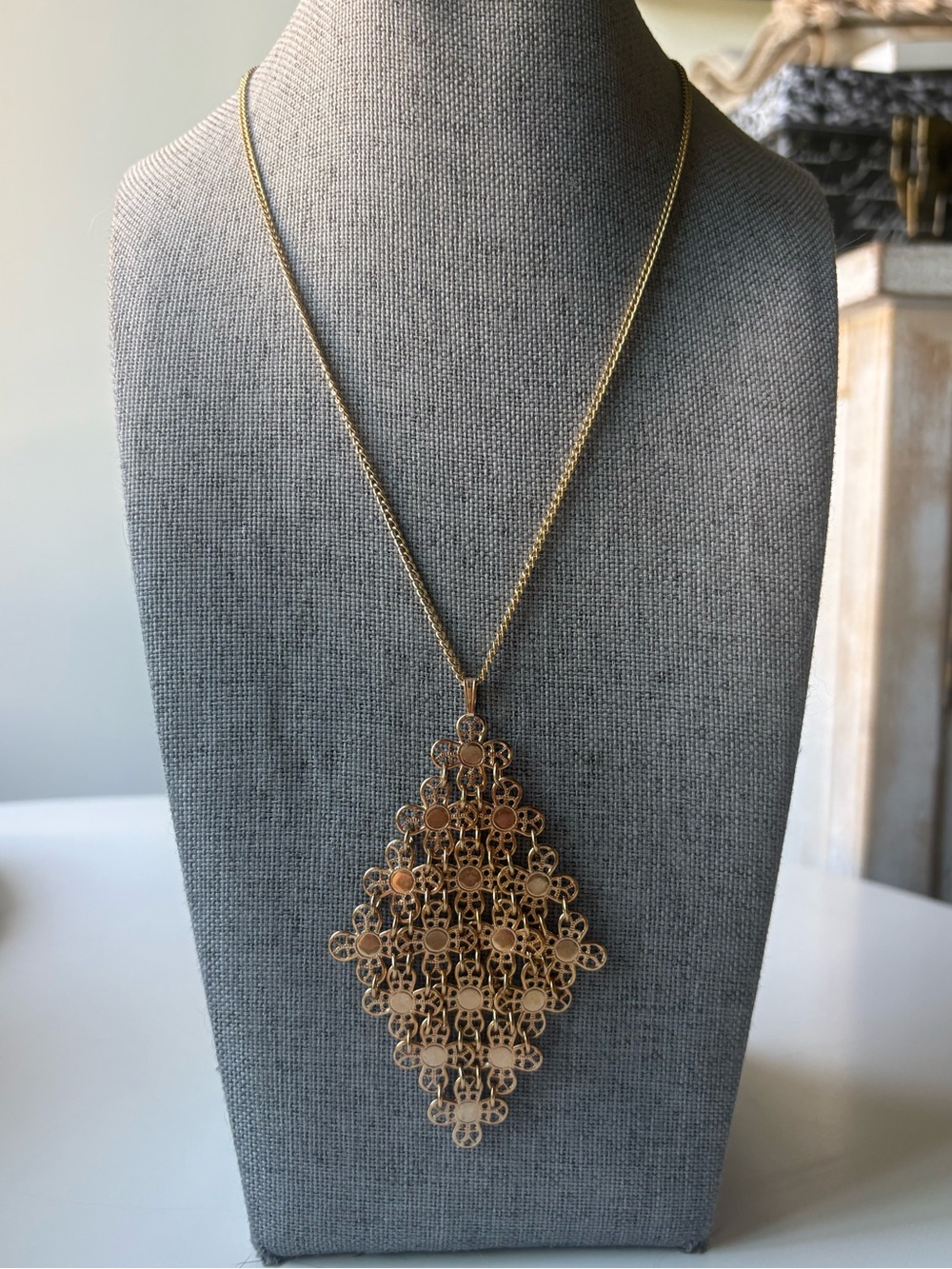 Vintage Sarah Coventry Gold Filigree Lattice Pendant Necklace Adjustable Length